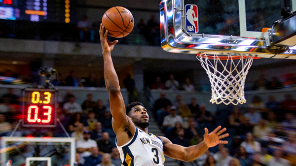 NBA篮球比赛最后时刻绝杀球精彩片段，球员投篮出手瞬间